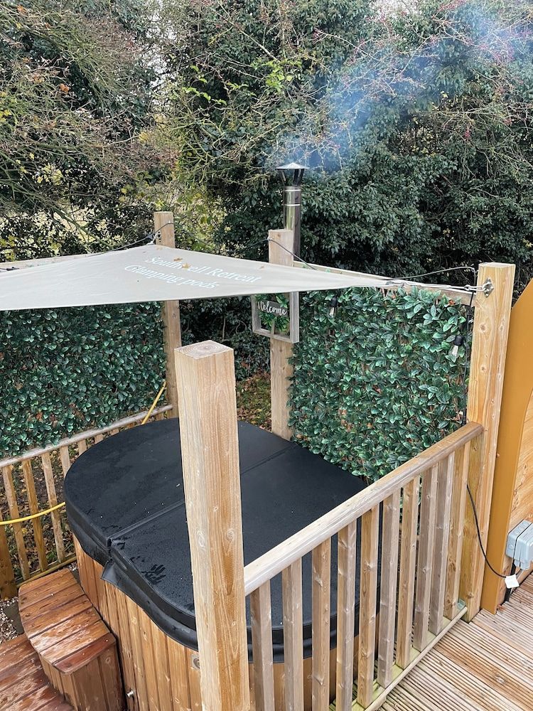 Southwell Retreat Glamping Pods Luxury Double room with hot tub