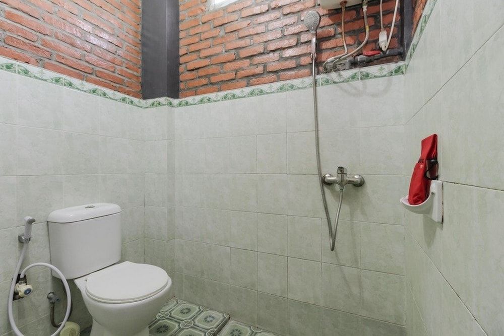 RedDoorz Plus @ Ampera Raya Double Room 8