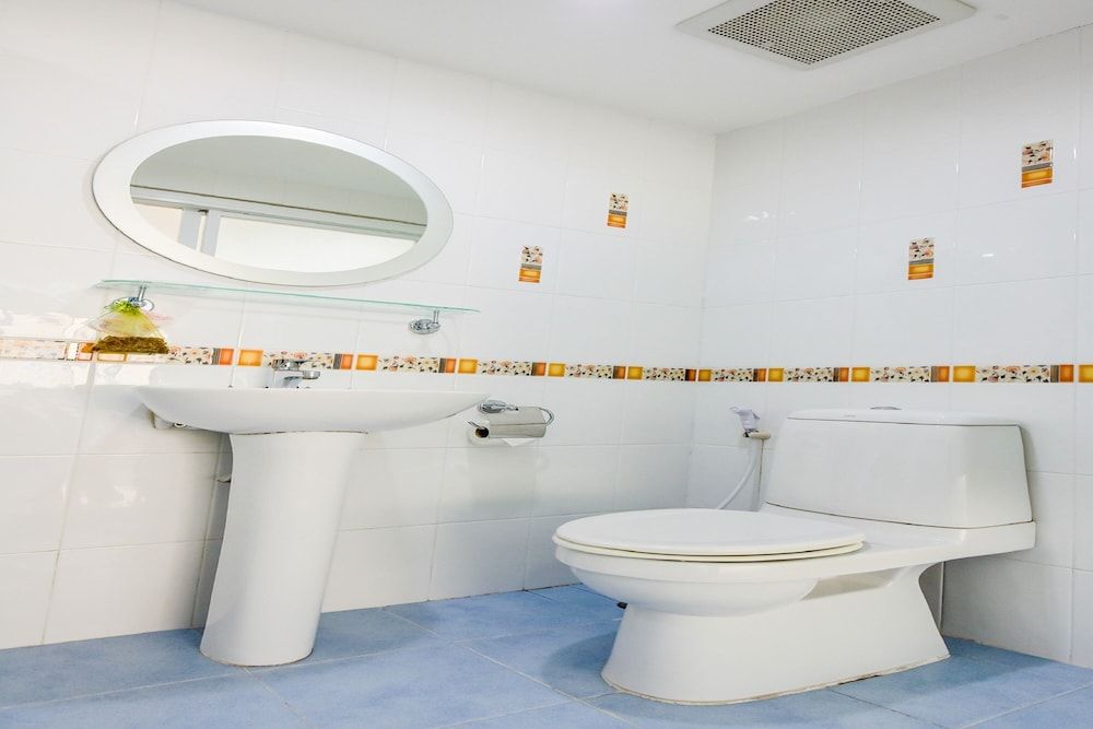 OYO 394 Nana Beach Cha Am Deluxe Double Room, Sea View 8