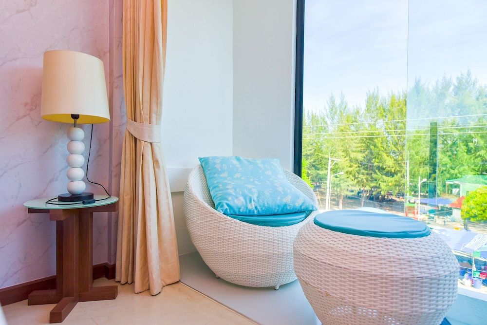 OYO 394 Nana Beach Cha Am Deluxe Double Room, Sea View 7