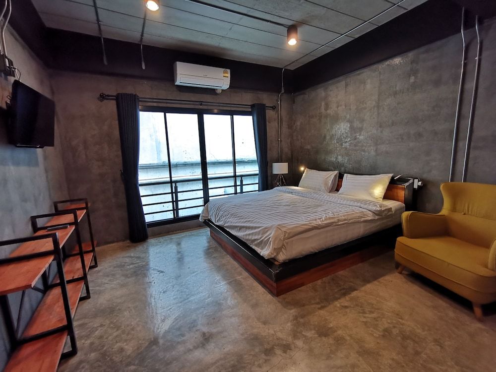 Norn Nee Nor Hostel&Cafe Deluxe Double Room, 1 King Bed, Non Smoking 4