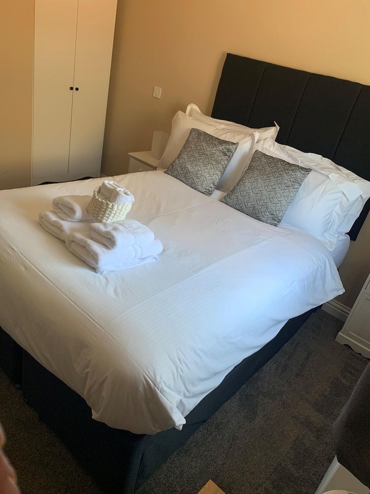 Highfield Coach House Economy Double Room, Ensuite 3