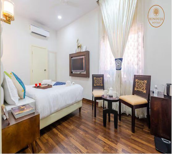 Hotel Hinduja Fort Standard Room 4