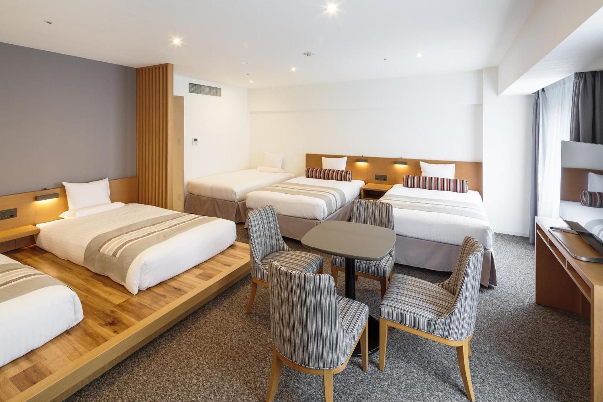 Grand Deluxe Fourth - Non-Smoking - No Room Cleaning Service