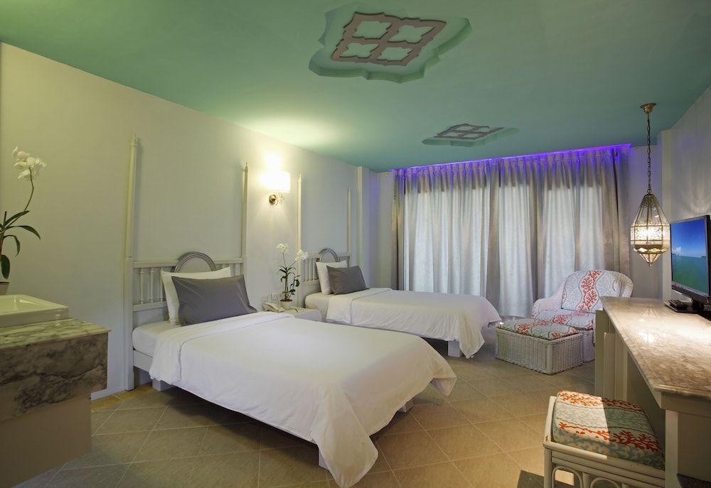 undefined The Verandah 8