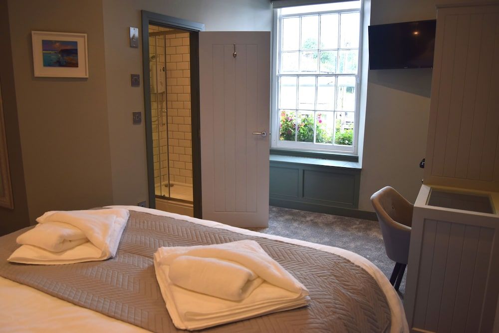 Crown Inn Superior Double Room, Ensuite 6