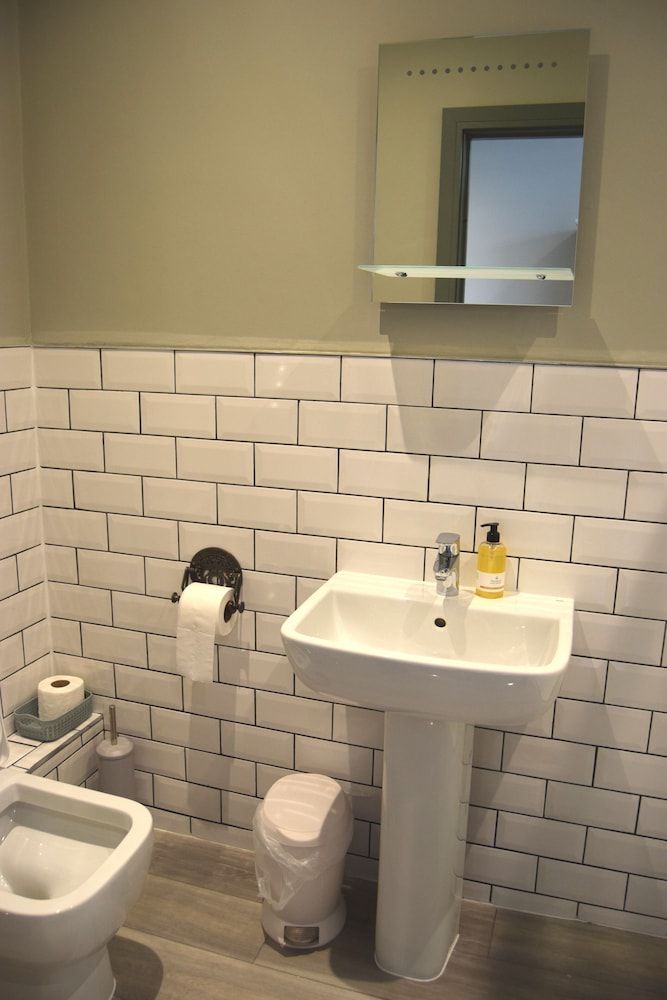 Crown Inn Superior Double Room, Ensuite 3