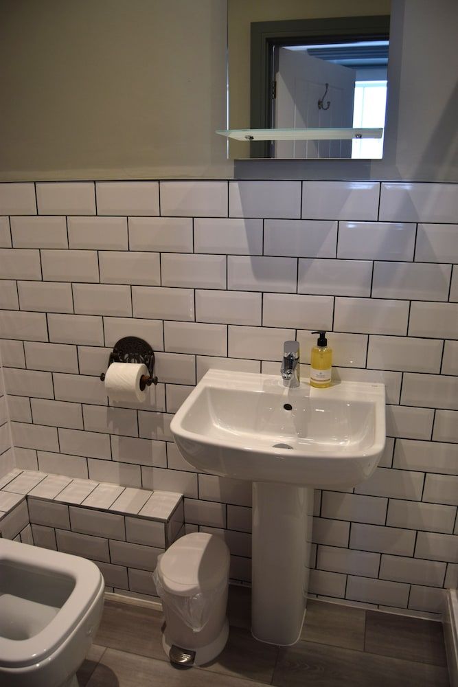 Crown Inn Double Room, Ensuite 6