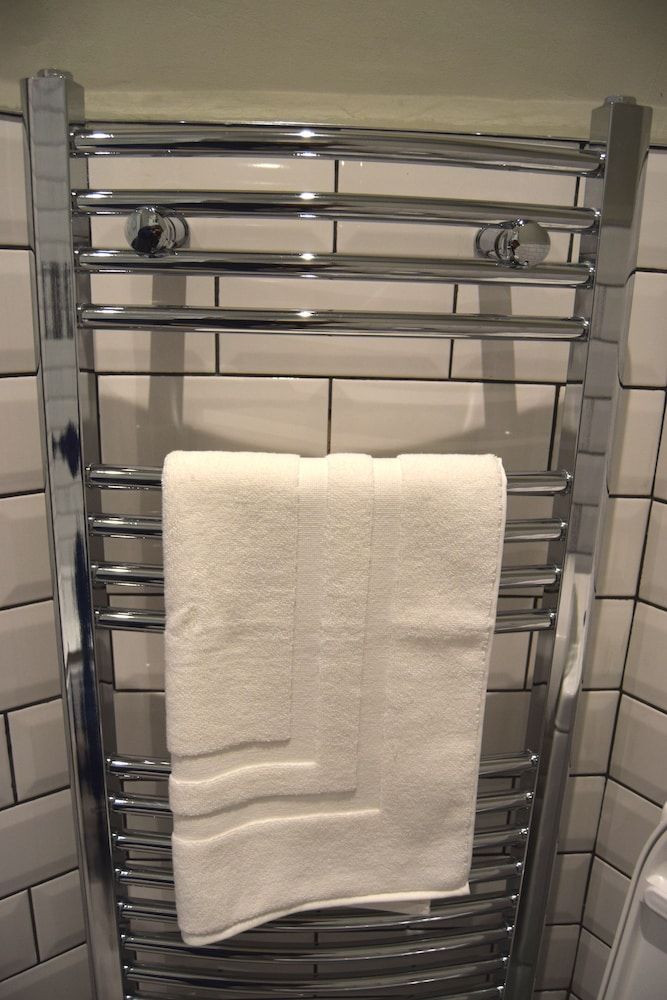 Crown Inn Superior Double Room, Ensuite 5