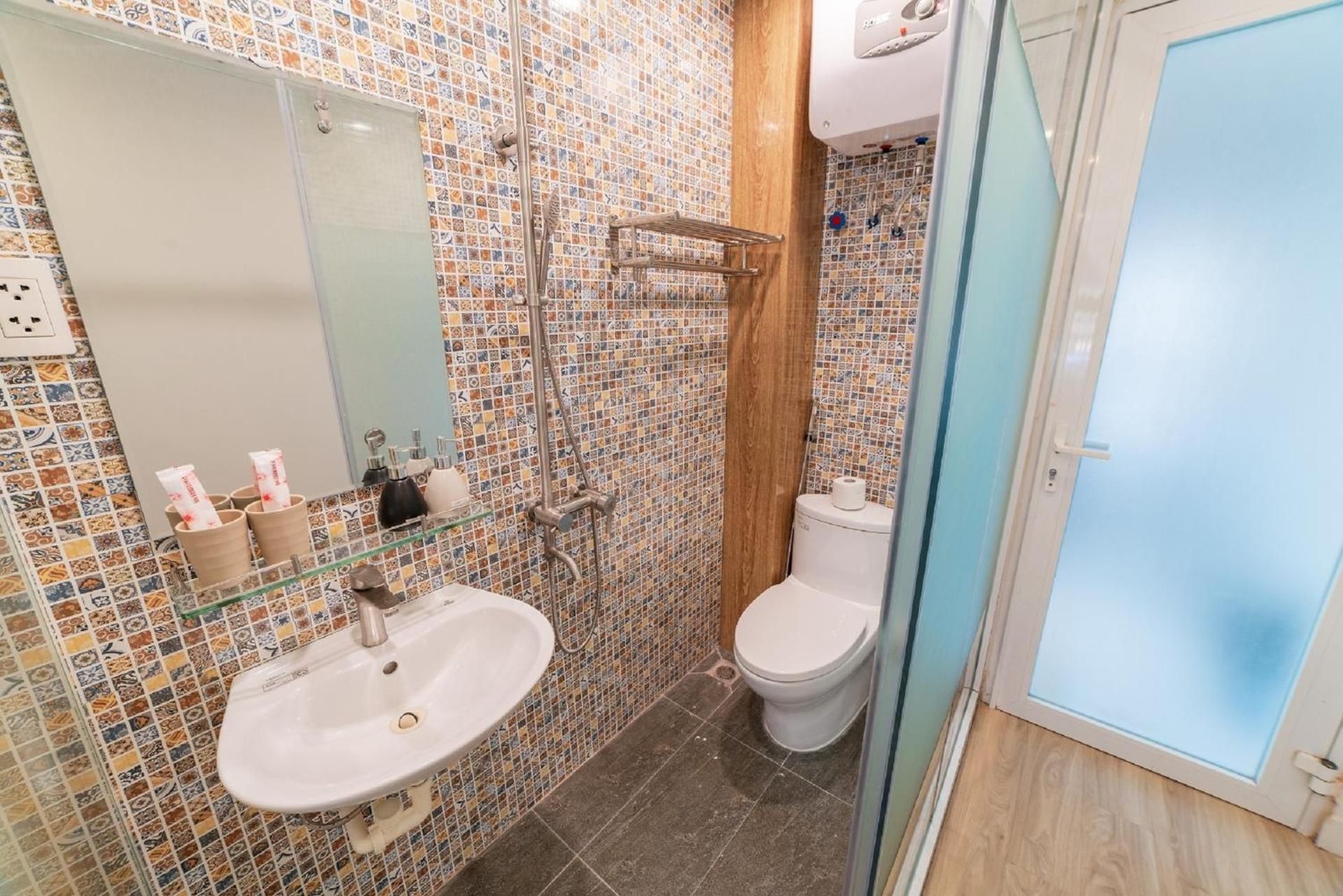 undefined Graffiti Hotel 7