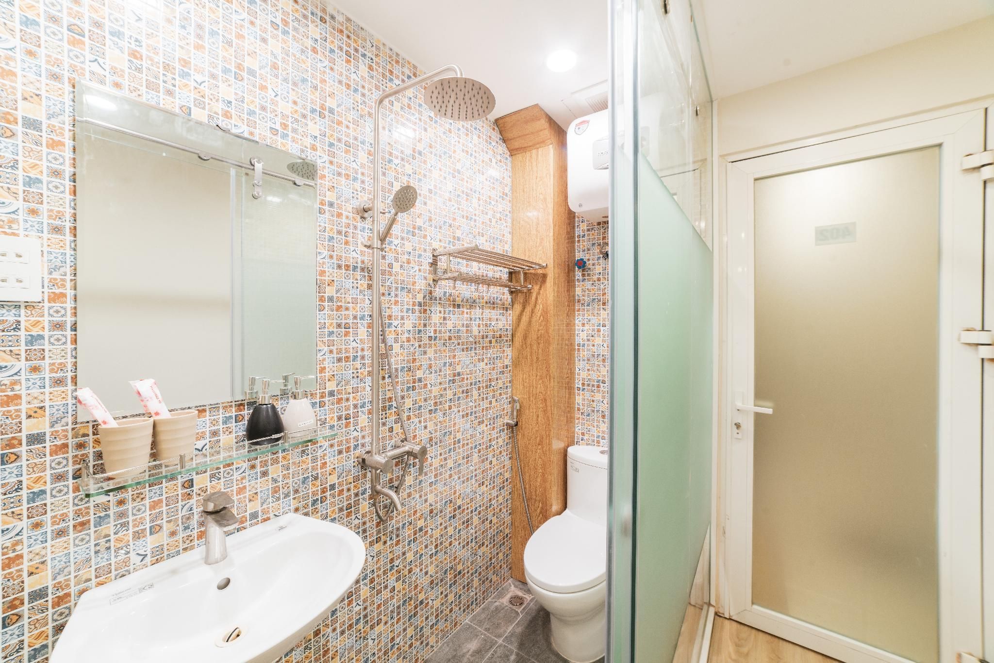 undefined Graffiti Hotel 9