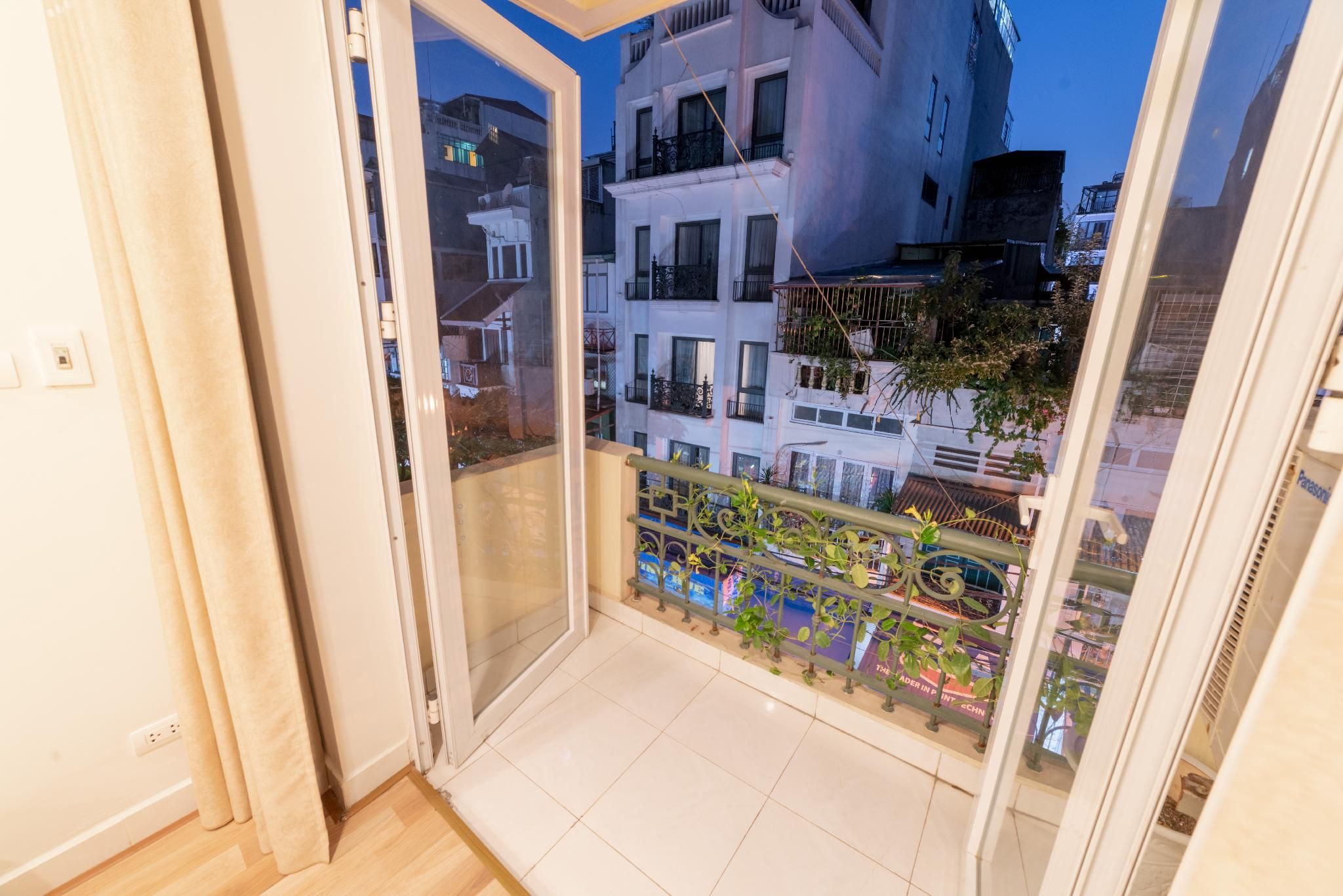 undefined Graffiti Hotel 6