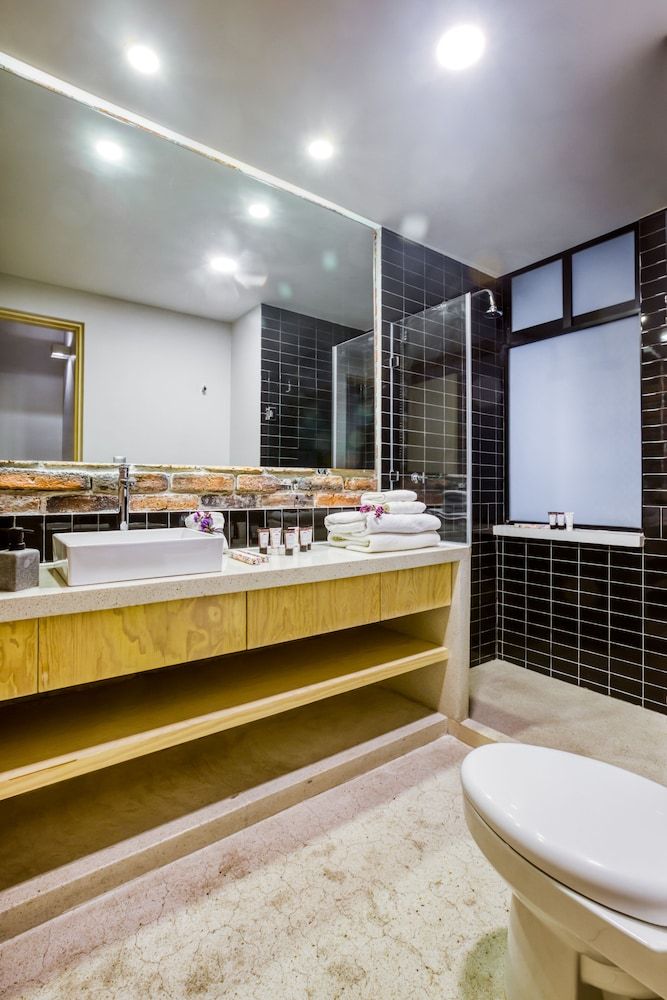 ULIV Condesa Two-Bedroom Apartment 3