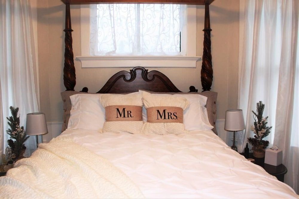 Honeymoon Suite