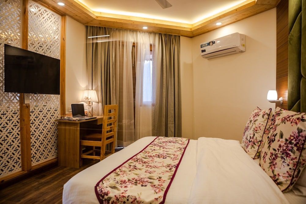 Premier Room