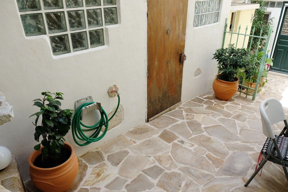 undefined George Studio 6