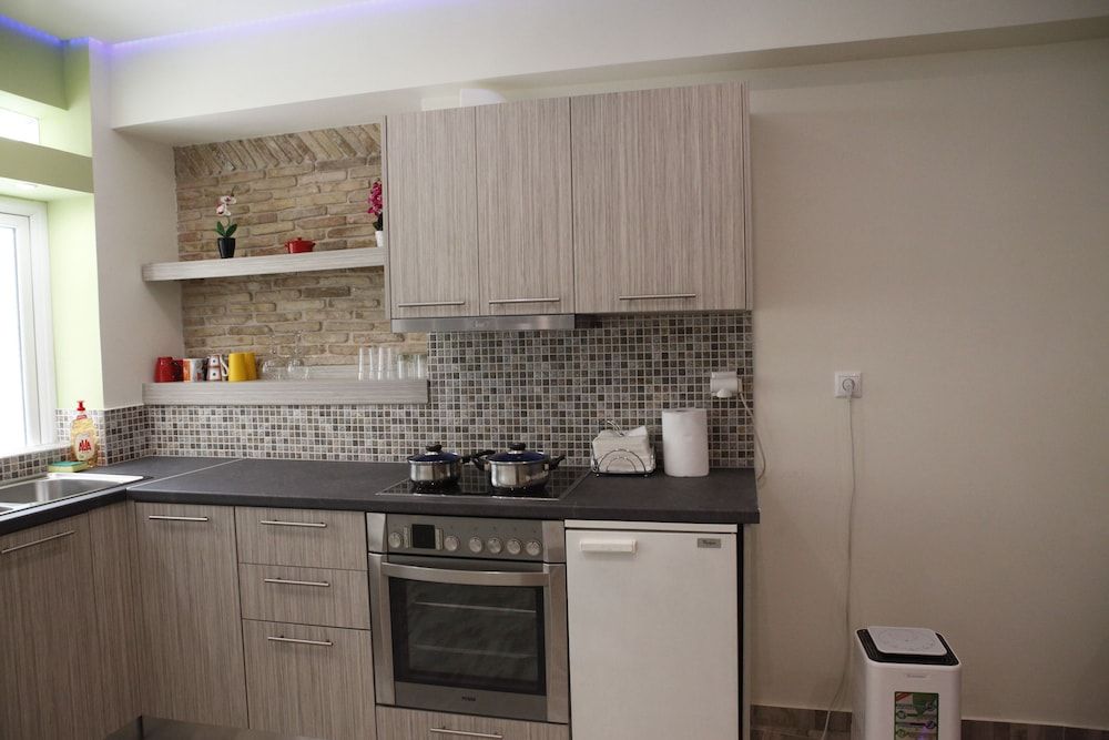 undefined George Studio 8