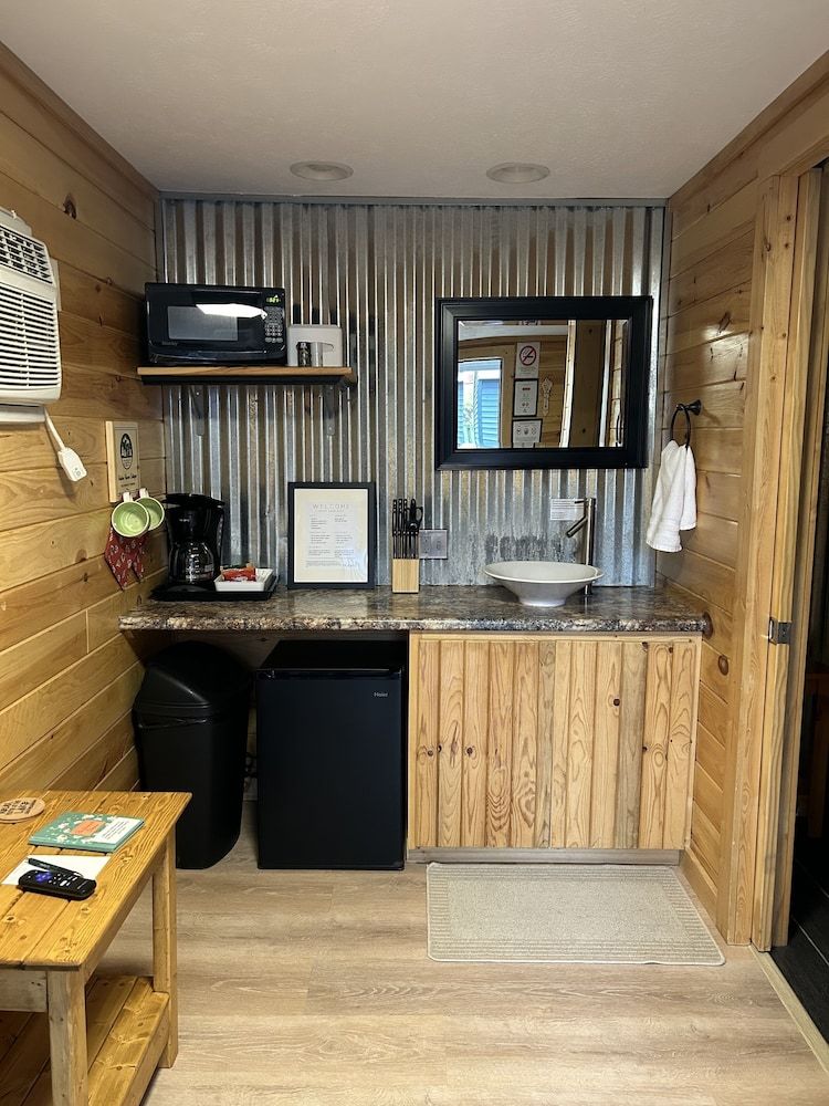 Hidden Haven Cottages Cottage #5 The Coneflower, 1 Bedroom 4