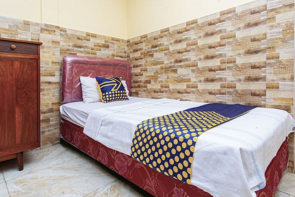 SPOT ON 2815 Hotel Damai Basic Twin Room 5