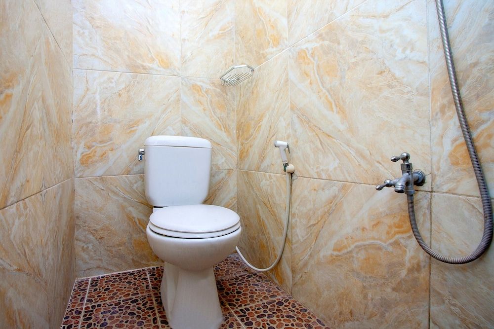 SPOT ON 2815 Hotel Damai Basic Twin Room 8