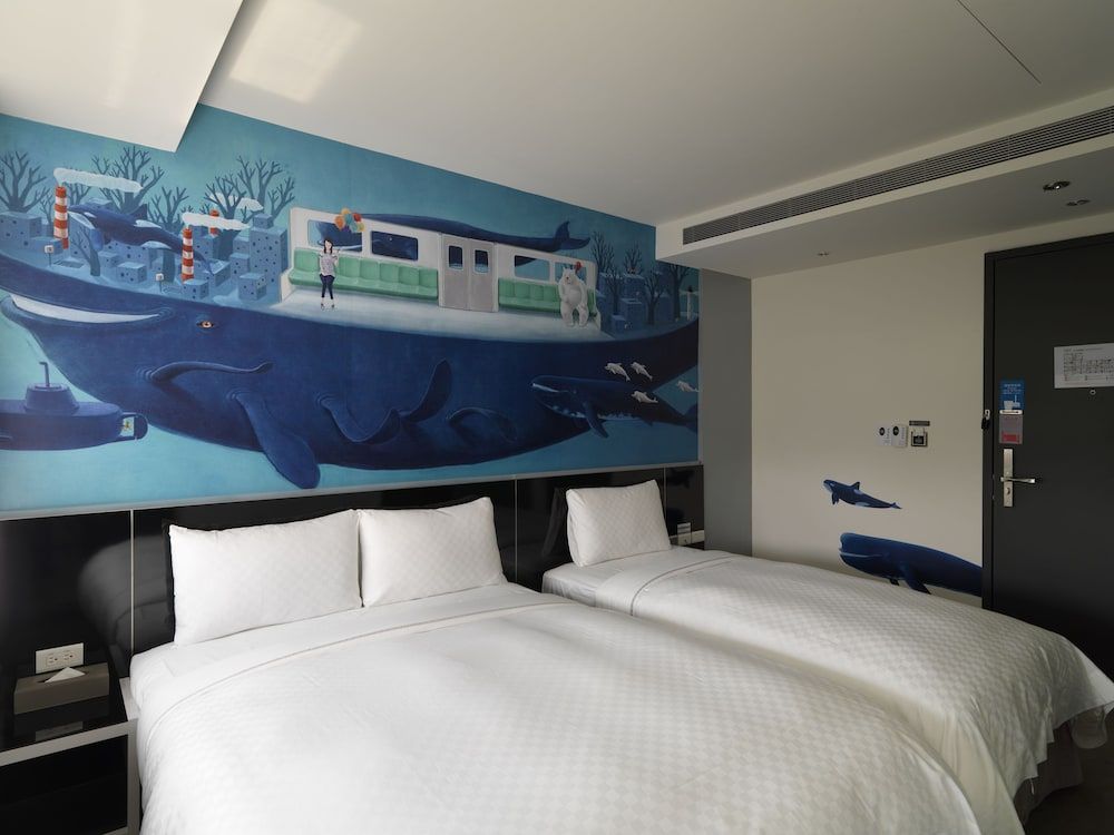 Deluxe Triple Room, Bathtub, City View