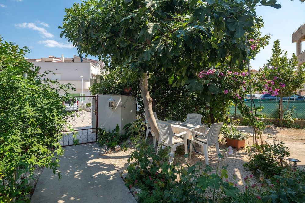 A1 - apt Near Beach With Patio, Parking and Grill Apartment 4