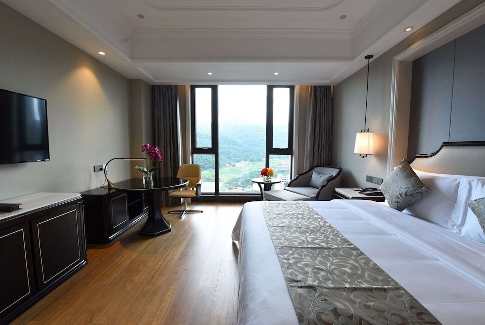 Business Room, 1 King Bed, Non Smoking