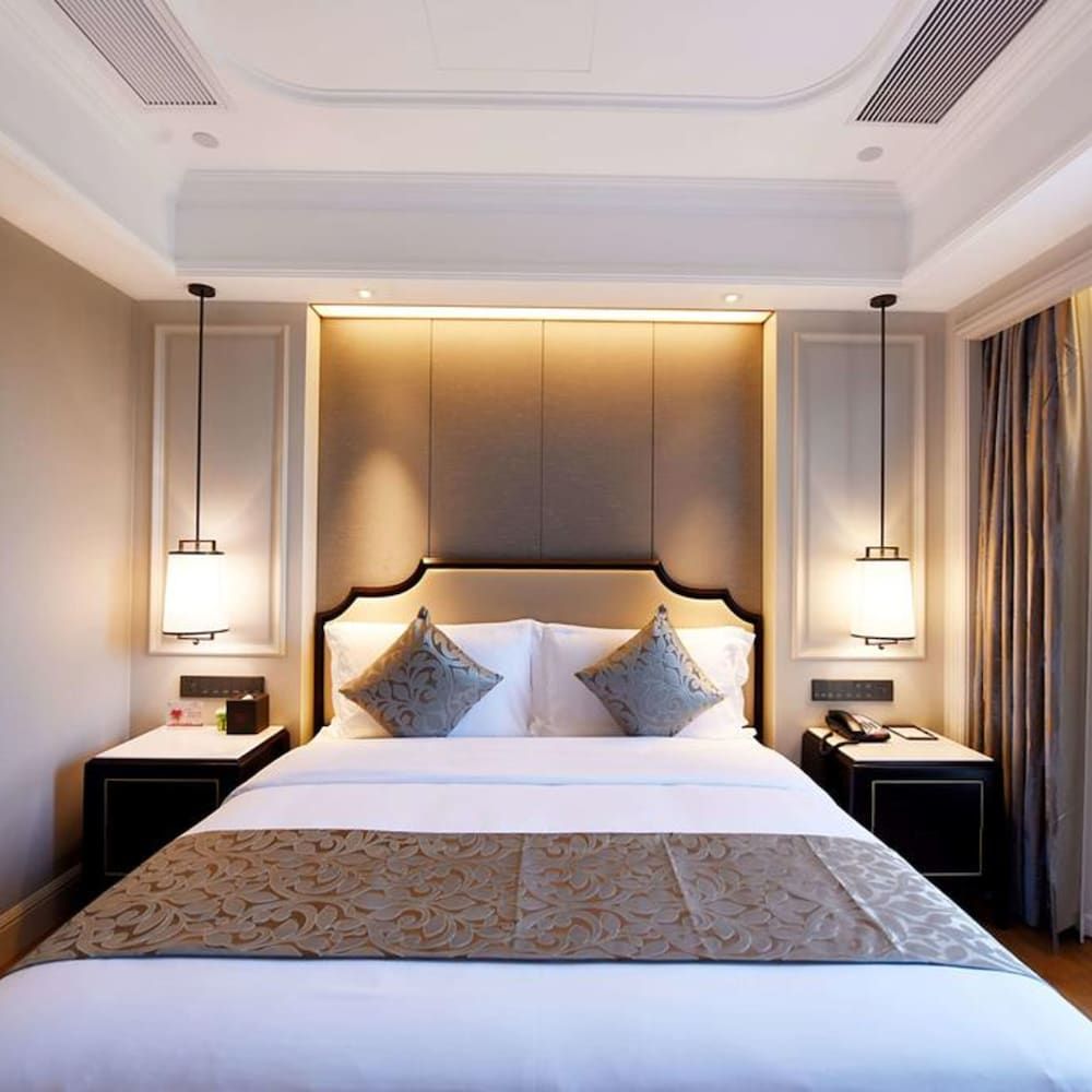 Superior Room, 1 King Bed, Smoking