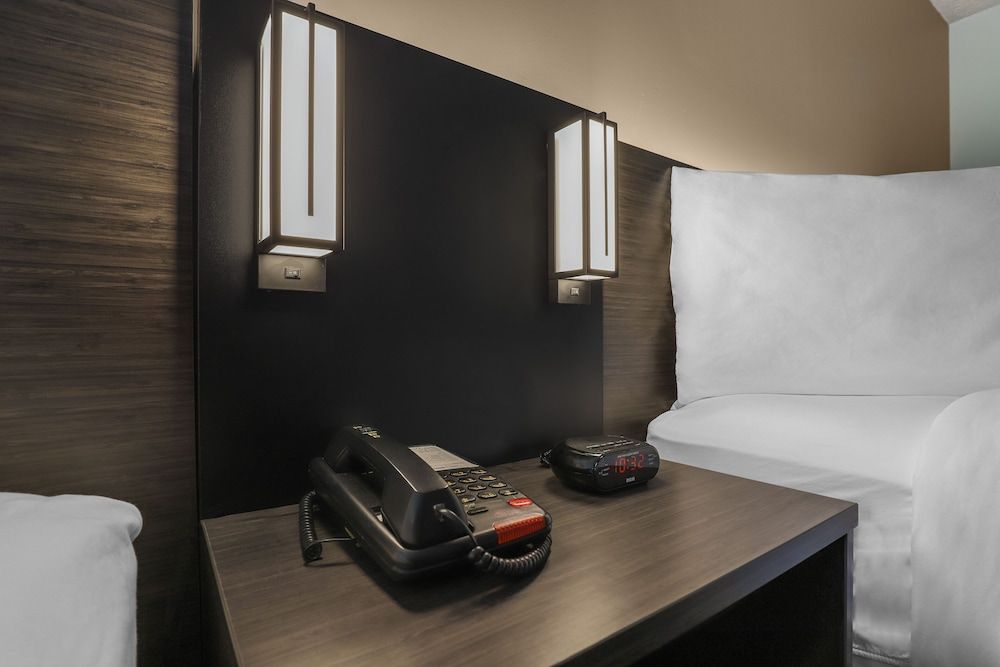 Motel 6 Brooks, AB Deluxe Room, 2 Queen Beds, Non Smoking, Refrigerator & Microwave 7