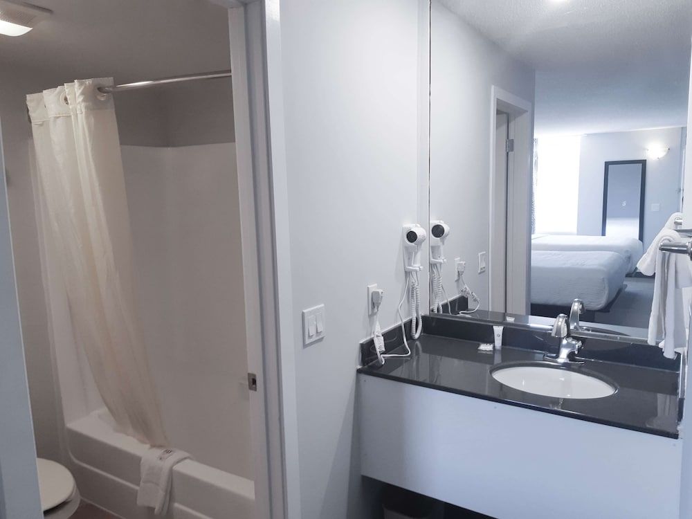 Motel 6 Brooks, AB Deluxe Room, 2 Queen Beds, Non Smoking, Refrigerator & Microwave 13