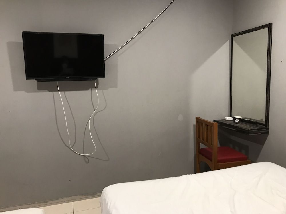 OYO 90487 K Threegod Hotel Family Suite 4