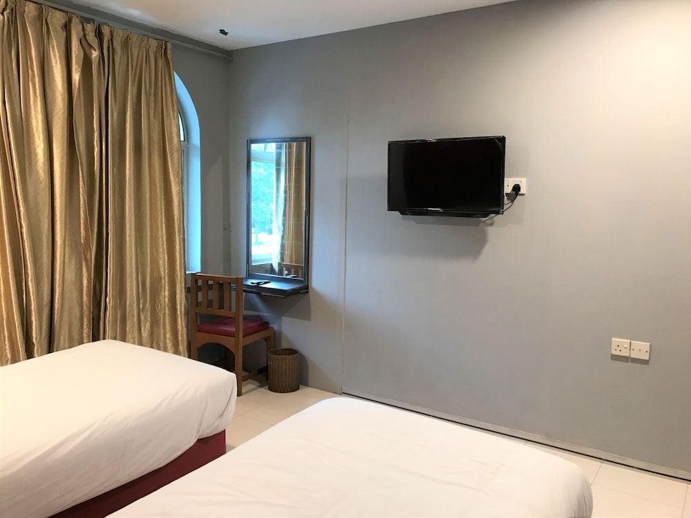 OYO 90487 K Threegod Hotel Deluxe Twin Room 6