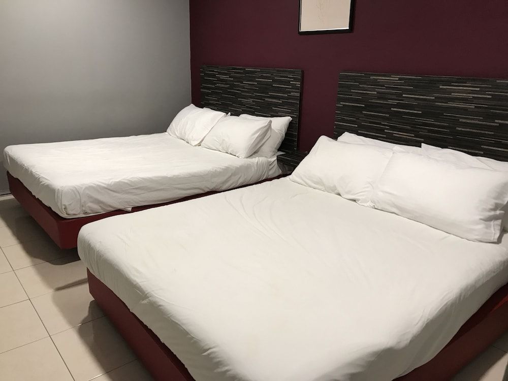 OYO 90487 K Threegod Hotel Family Suite 2