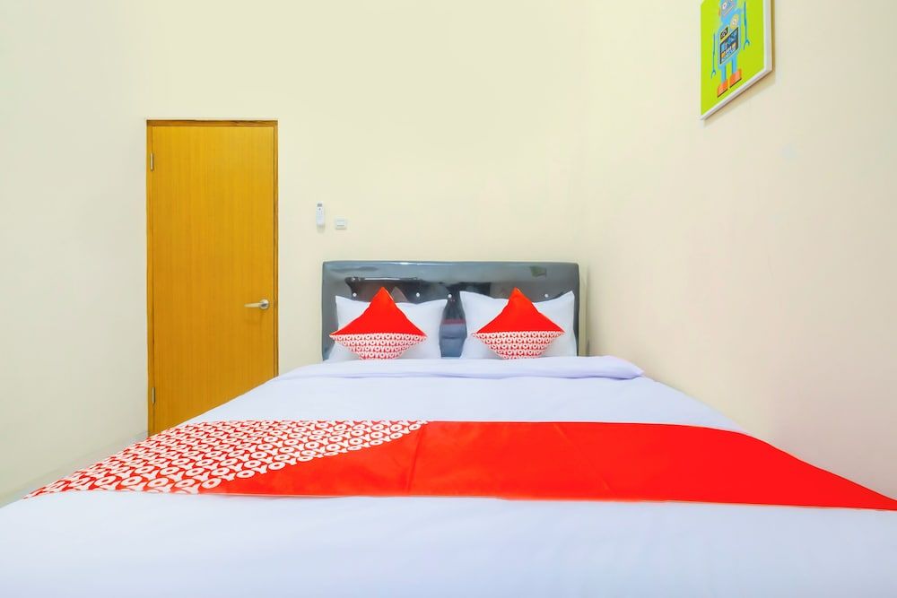 Hotel O Syariah Tasikmalaya Near Universitas Siliwangi Formerly Siliwangi Guest House Deluxe Double Room 3