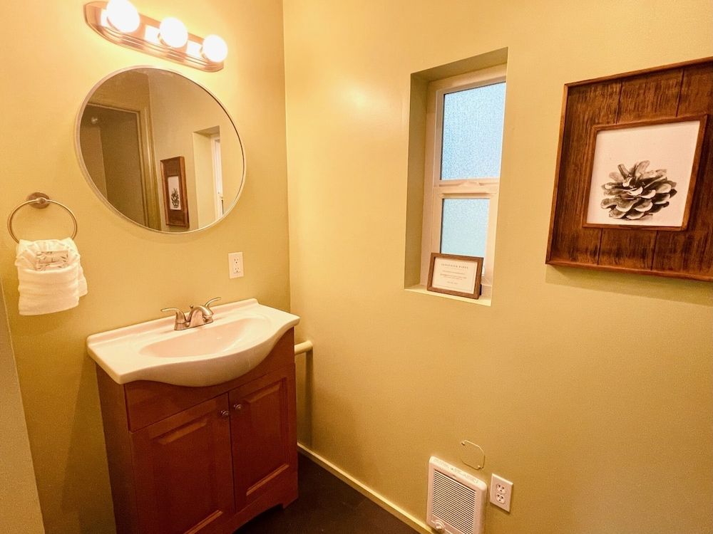 Terra Vista Chalet Standard Room, 1 King Bed, Fireplace 4