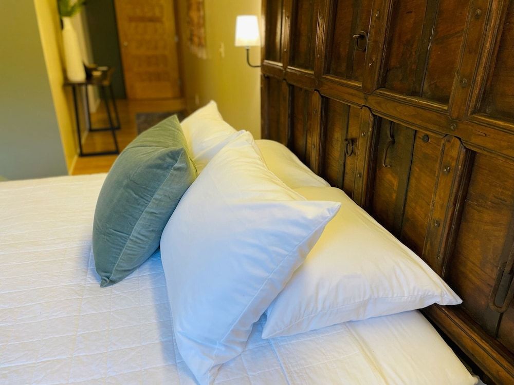 Terra Vista Chalet Comfort Room, 1 Queen Bed, Fireplace, Mountain View 2