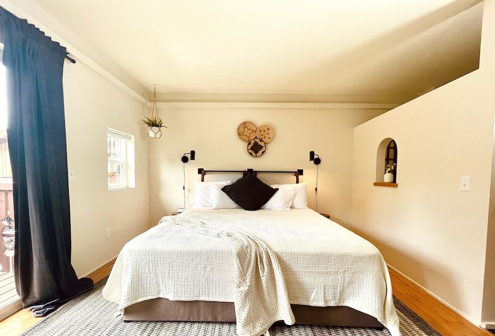 Terra Vista Chalet Standard Room, 1 King Bed, Fireplace 2