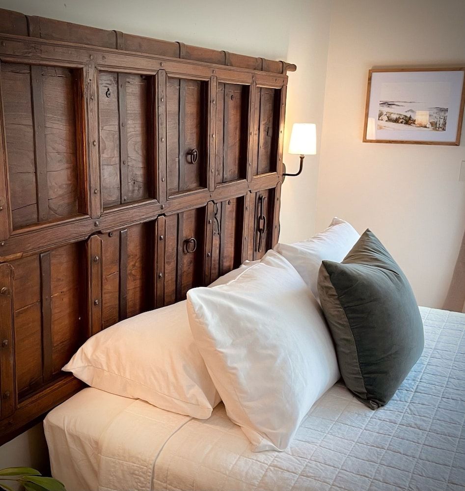 Terra Vista Chalet Comfort Room, 1 Queen Bed, Fireplace, Mountain View 4