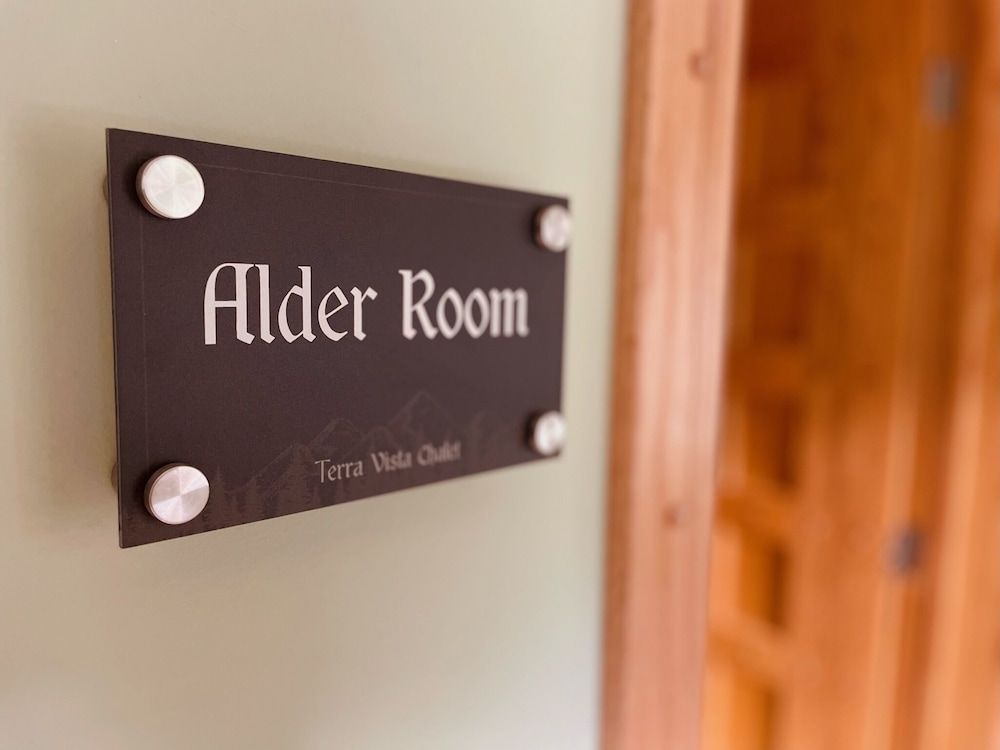 Terra Vista Chalet Deluxe Room, 1 Queen Bed, Mountain View 6