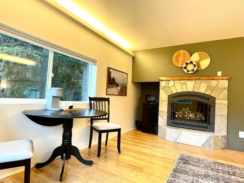 Terra Vista Chalet Comfort Room, 1 Queen Bed, Fireplace, Mountain View 12