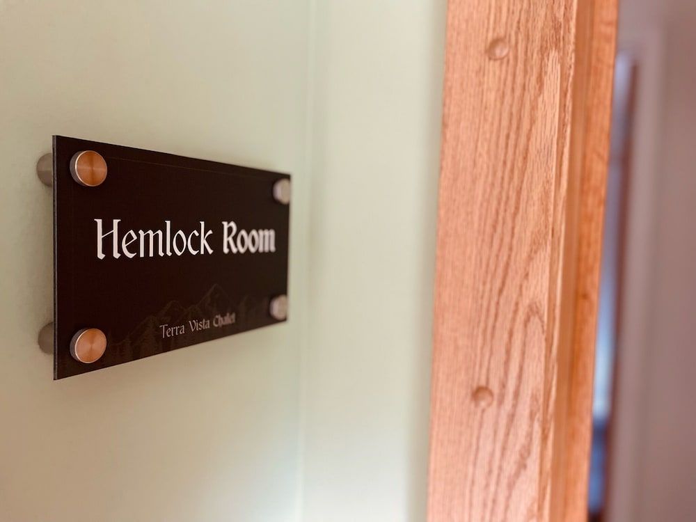 Terra Vista Chalet Comfort Room, 1 Queen Bed, Fireplace, Mountain View 10