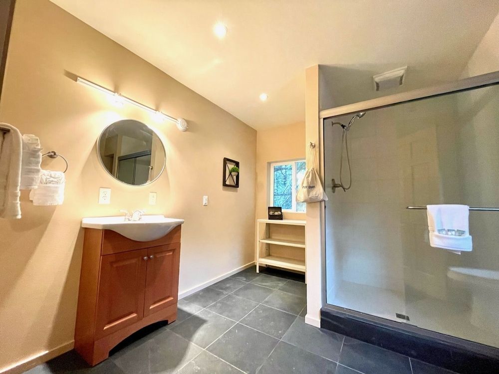 Terra Vista Chalet Comfort Room, 1 Queen Bed, Fireplace, Mountain View 7