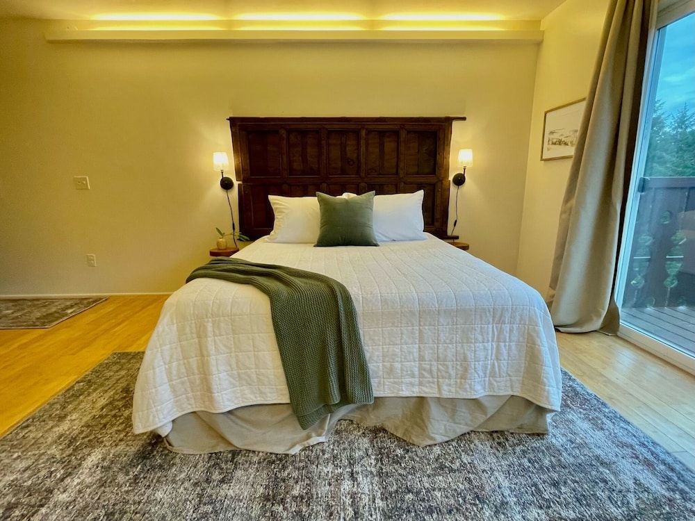 Terra Vista Chalet Comfort Room, 1 Queen Bed, Fireplace, Mountain View