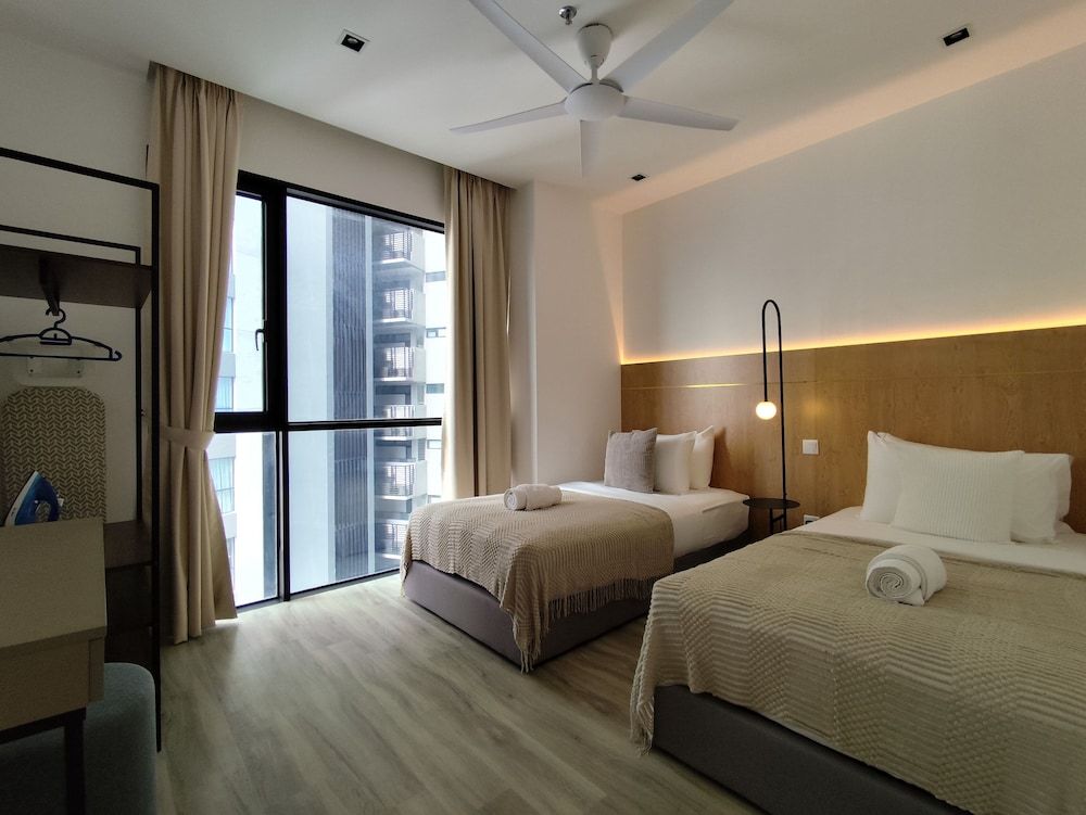 Lumi Tropicana Deluxe Condo, 2 Bedrooms 3