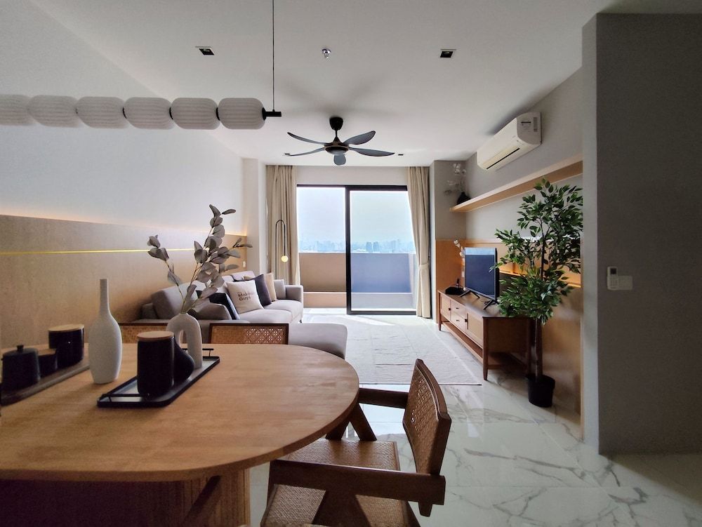 Lumi Tropicana Deluxe Condo, 2 Bedrooms 8