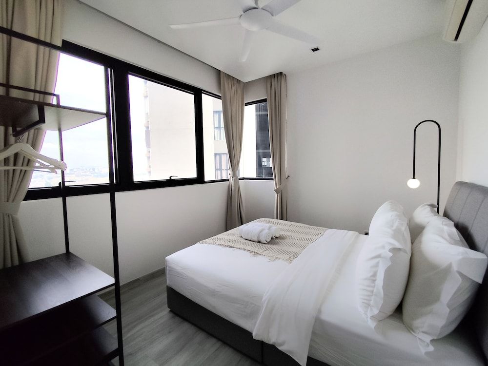 Lumi Tropicana Deluxe Condo, 3 Bedrooms 3