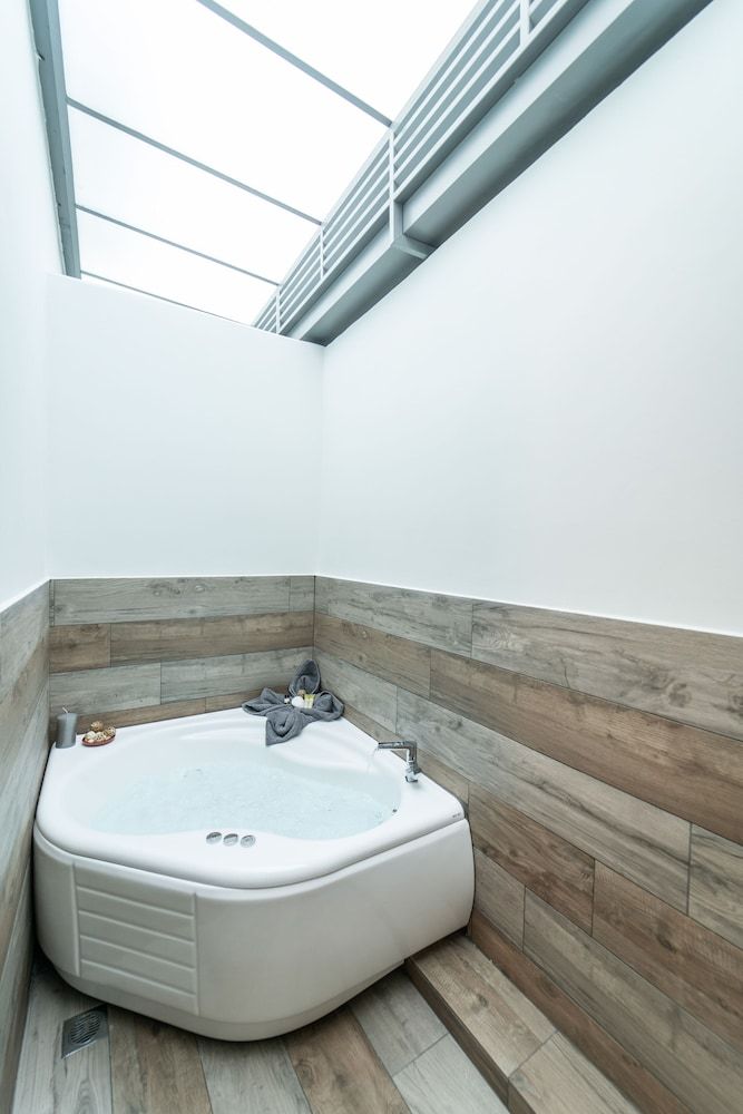 Ladas Pyrgos Enjoy Studio with Spa Bath 3