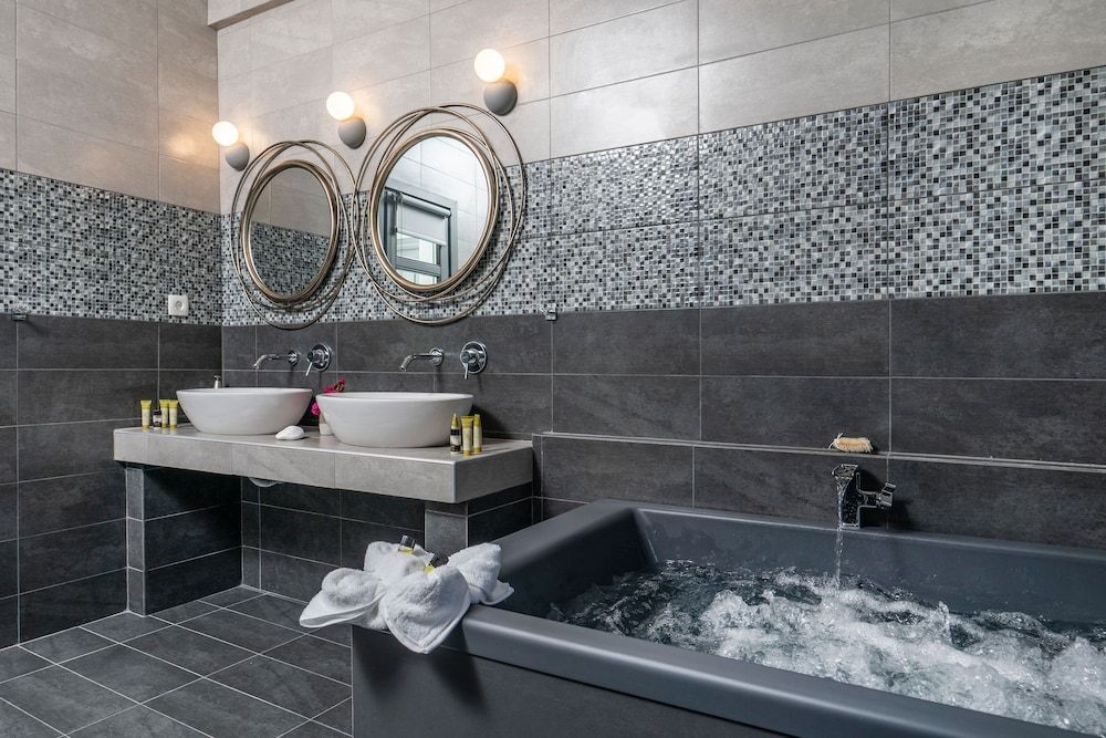 Ladas Pyrgos Elegant Suite with Spa Bath 10