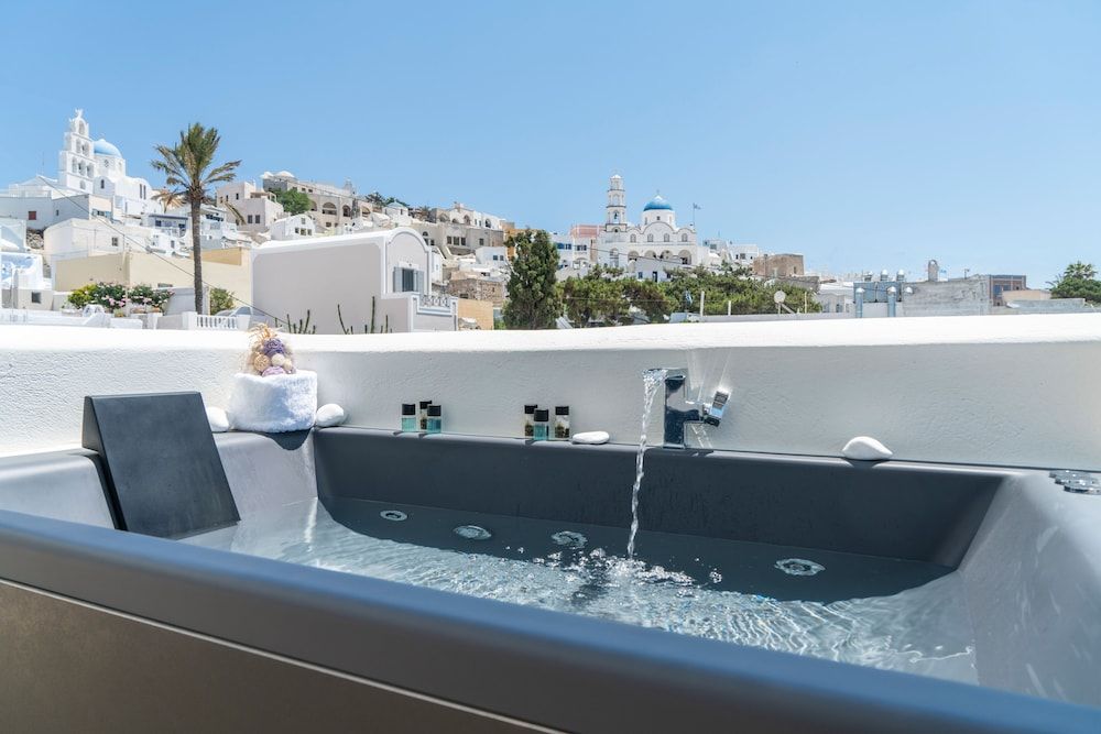 Ladas Pyrgos Top Suite with Outdoor Hot Tub 9