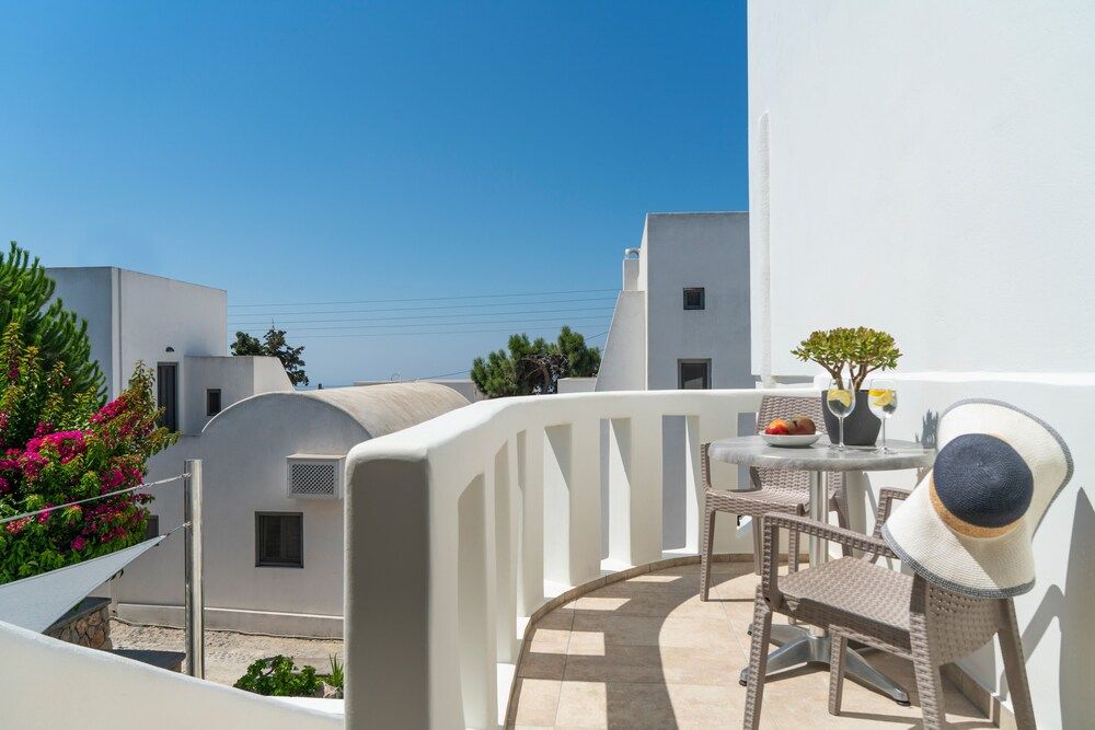 Ladas Pyrgos Elegant Suite with Spa Bath 4